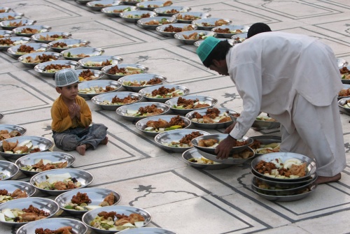 Рамазан - қасиетті ай...: Ауызашар берудің сауабы