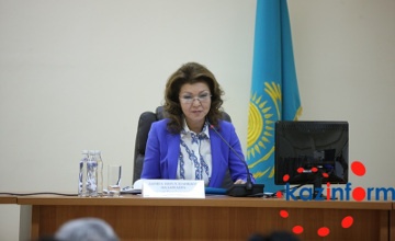 Астана жаңалықтары: Д. Назарбаева мектептен тыс жерлерде балалардың немен тамақтанатынын бақылауды тапсырды