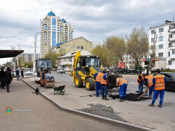 Астана жаңалықтары: Жол жөндеу жұмыстарына 100 астам жұмыссыз қала тұрғыны тартылады