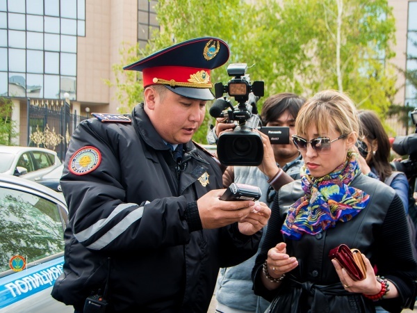 Астана жаңалықтары: Астана жол полициялары  POS-терминалдармен жабдықталды